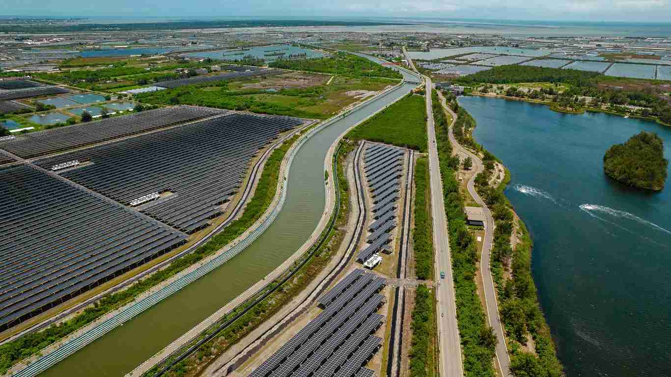 传奇国际能源事业提供智慧能源管理、、太阳能监控管理、、全方位电厂建置及运维解决方案，，并拥有管理超过6000案场的经验